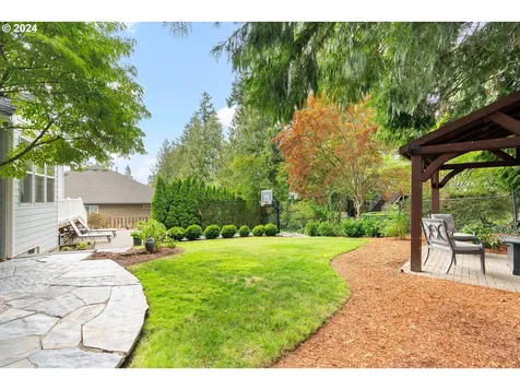 2465 SW 75th Terrace Portland OR 97225