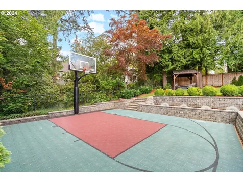 2465 SW 75th Terrace Portland OR 97225
