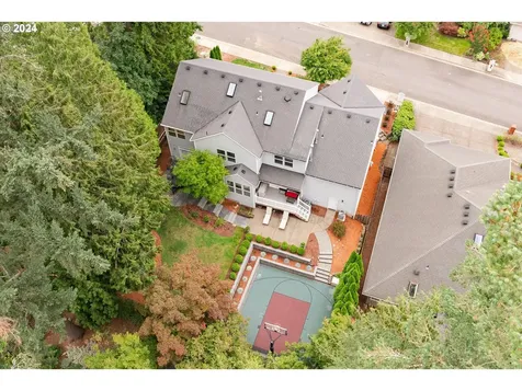 2465 SW 75th Terrace Portland OR 97225
