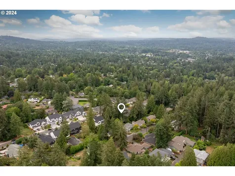 2465 SW 75th Terrace Portland OR 97225