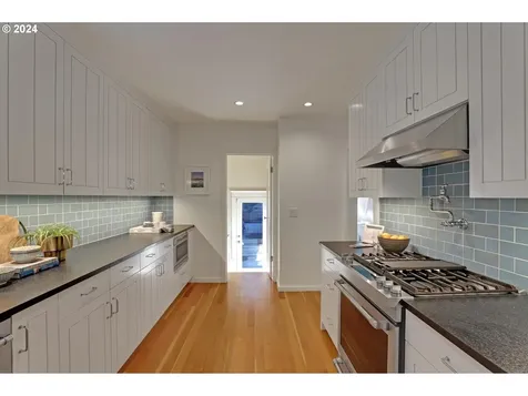 3456 Ne Pacific Street Portland OR 97232