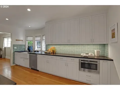 3456 Ne Pacific Street Portland OR 97232