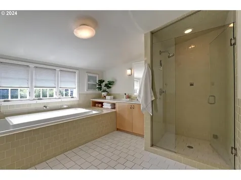 3456 Ne Pacific Street Portland OR 97232