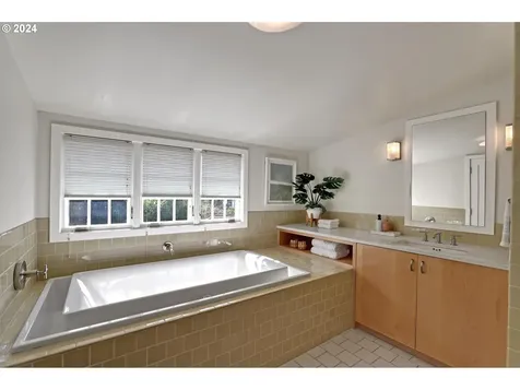 3456 Ne Pacific Street Portland OR 97232