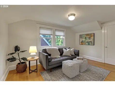 3456 Ne Pacific Street Portland OR 97232
