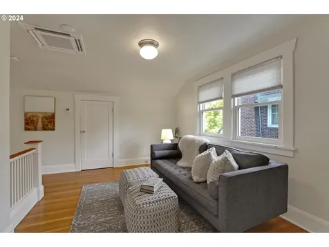 3456 Ne Pacific Street Portland OR 97232