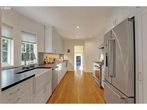 3456 Ne Pacific Street Portland OR 97232