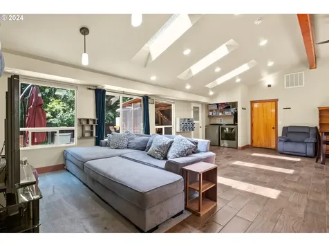 10302 SE Flavel Court Portland OR 97266