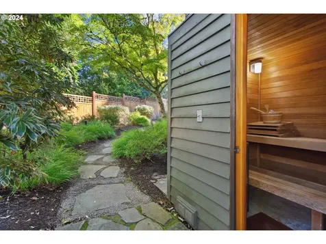 7804 SW Hunt Club Place Portland OR 97219