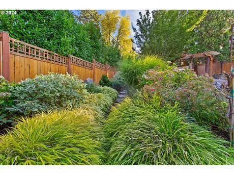7804 SW Hunt Club Place Portland OR 97219