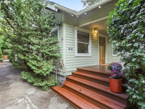 8424 SW 30th Avenue Portland OR 97219