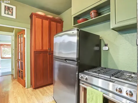 8424 SW 30th Avenue Portland OR 97219