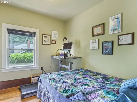 8424 SW 30th Avenue Portland OR 97219
