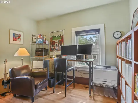 8424 SW 30th Avenue Portland OR 97219
