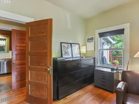 8424 SW 30th Avenue Portland OR 97219