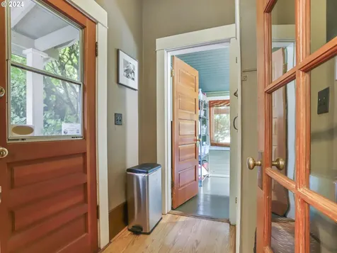 8424 SW 30th Avenue Portland OR 97219