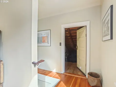 8424 SW 30th Avenue Portland OR 97219