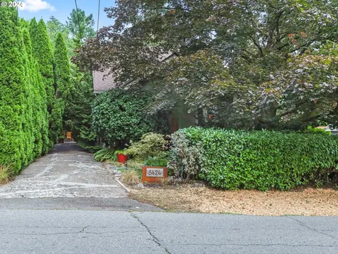 8424 SW 30th Avenue Portland OR 97219