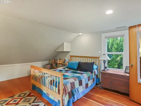 8424 SW 30th Avenue Portland OR 97219