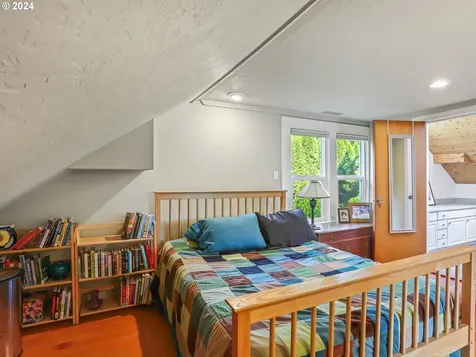 8424 SW 30th Avenue Portland OR 97219