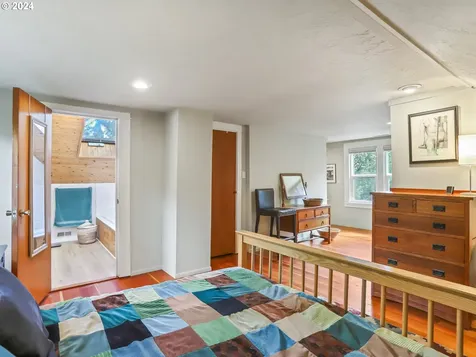 8424 SW 30th Avenue Portland OR 97219