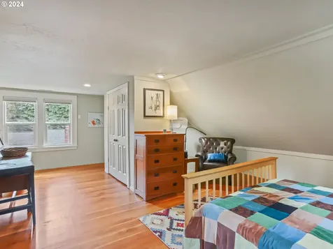 8424 SW 30th Avenue Portland OR 97219