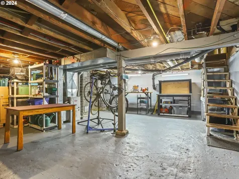8424 SW 30th Avenue Portland OR 97219