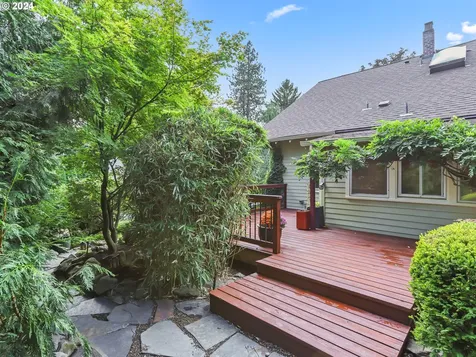 8424 SW 30th Avenue Portland OR 97219