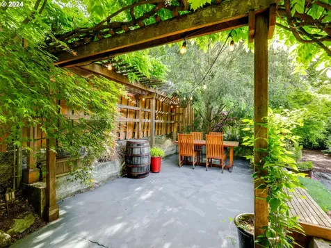 8424 SW 30th Avenue Portland OR 97219