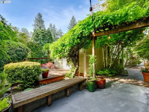 8424 SW 30th Avenue Portland OR 97219