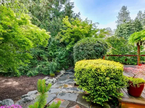 8424 SW 30th Avenue Portland OR 97219