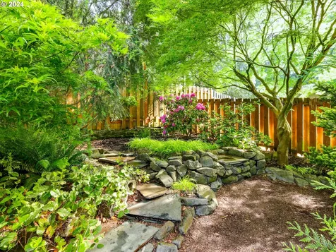 8424 SW 30th Avenue Portland OR 97219