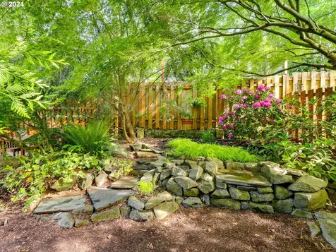 8424 SW 30th Avenue Portland OR 97219