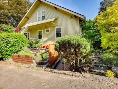 8424 SW 30th Avenue Portland OR 97219