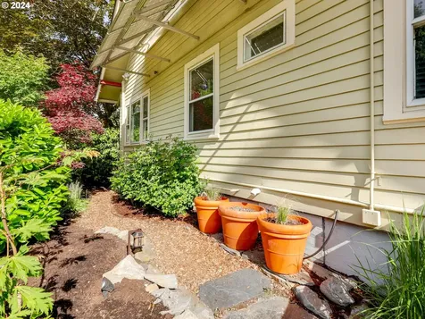 8424 SW 30th Avenue Portland OR 97219