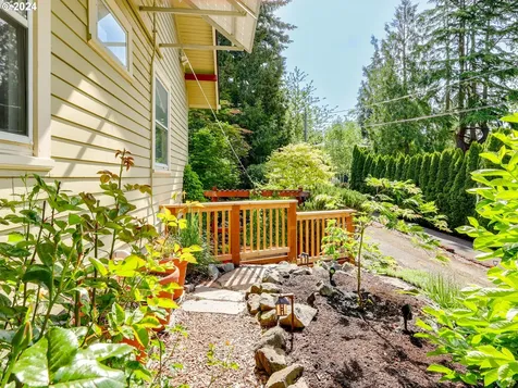 8424 SW 30th Avenue Portland OR 97219