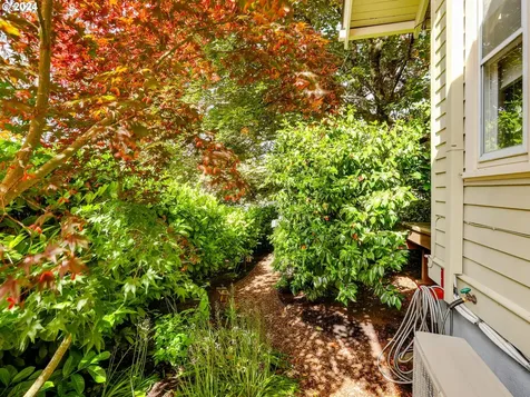 8424 SW 30th Avenue Portland OR 97219