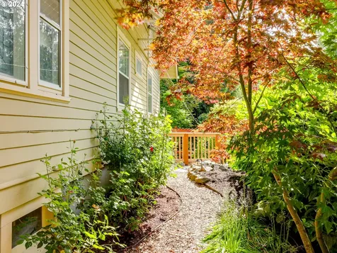 8424 SW 30th Avenue Portland OR 97219