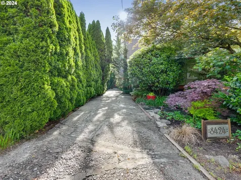 8424 SW 30th Avenue Portland OR 97219