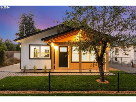 7027 SE Gladstone Street Portland OR 97206