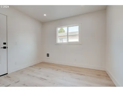 7027 SE Gladstone Street Portland OR 97206