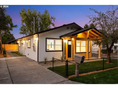 7027 SE Gladstone Street Portland OR 97206