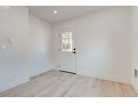 7027 SE Gladstone Street Portland OR 97206