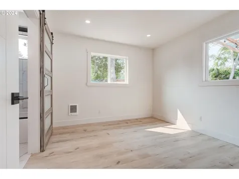 7027 SE Gladstone Street Portland OR 97206