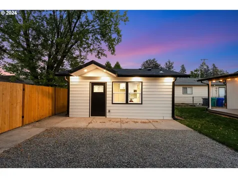 7027 SE Gladstone Street Portland OR 97206