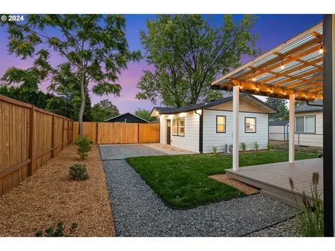 7027 SE Gladstone Street Portland OR 97206