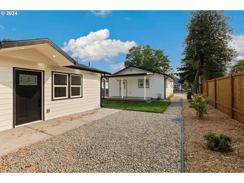 7027 SE Gladstone Street Portland OR 97206