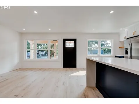 7027 SE Gladstone Street Portland OR 97206