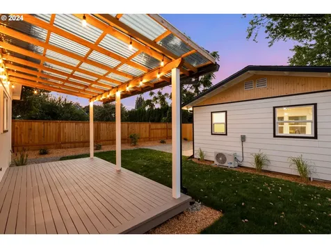 7027 SE Gladstone Street Portland OR 97206