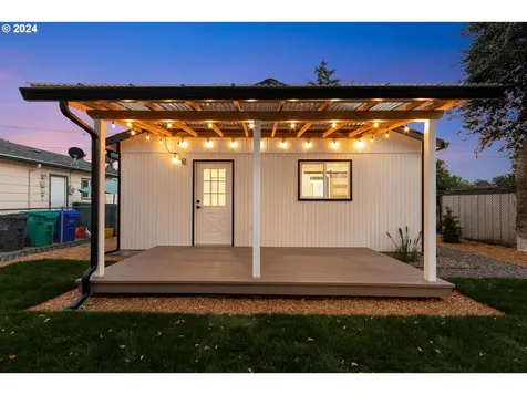 7027 SE Gladstone Street Portland OR 97206